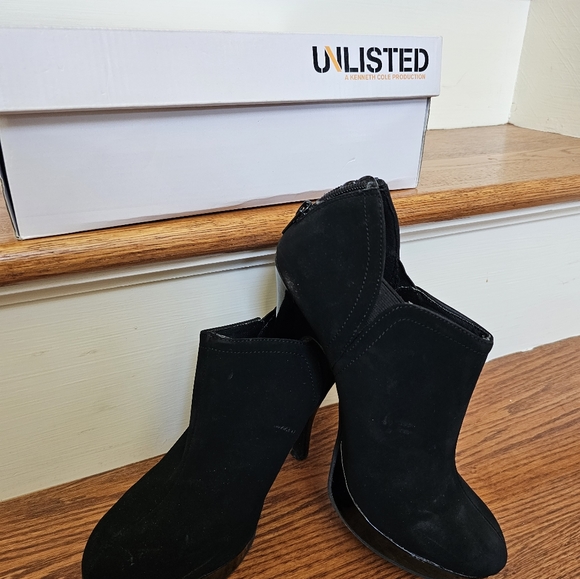 Womens Low Cut Boots by Kenneth Cole-Unlisted; Black Suede, Size: 8.5 M - Picture 7 of 10